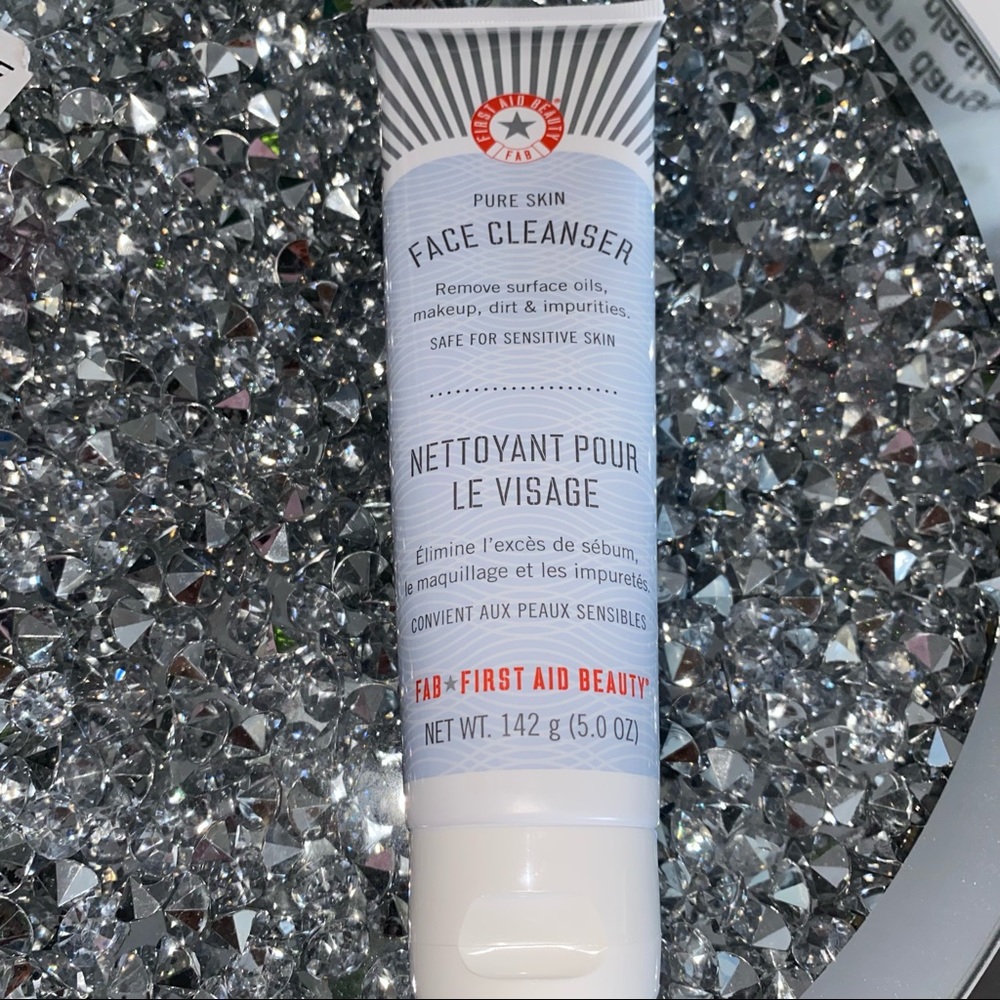 Brand New First Aid Beauty Pure Skin Face Cleanser (Safe for Sensitive Skin)